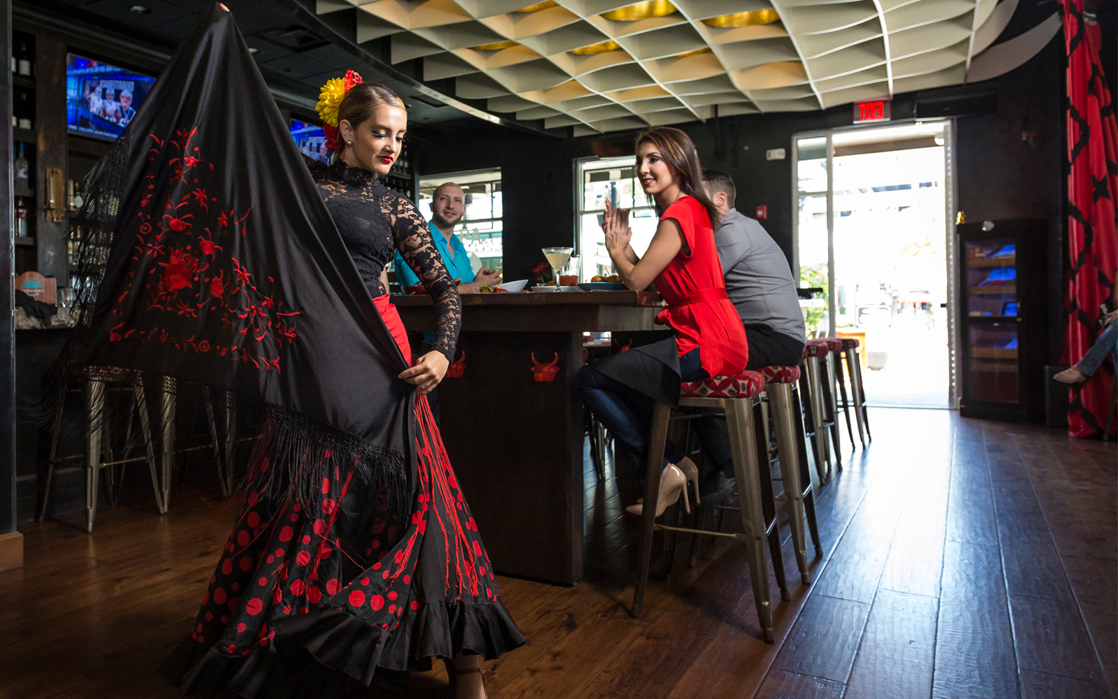 https://tapatoro.restaurant/wp-content/uploads/2017/10/TapaToro-FlamencoShow2.jpg
